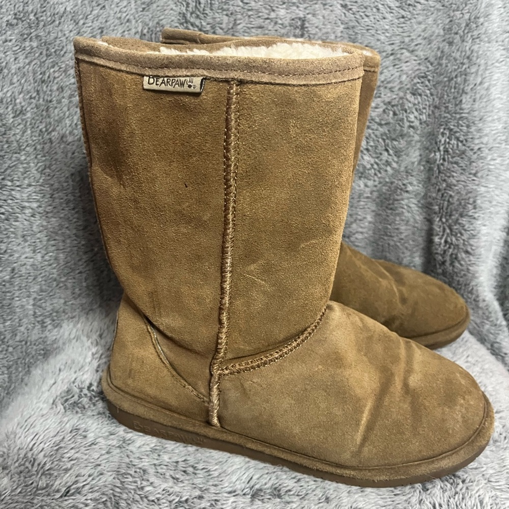 Women size 10 bearpaw Emma short boots tan‎